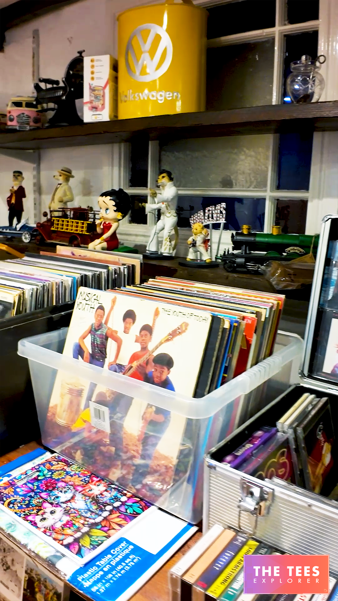 Stockton Retro Cafe – Retro No9 – Flea Market 7- the tees explorer – Tees Vision Media